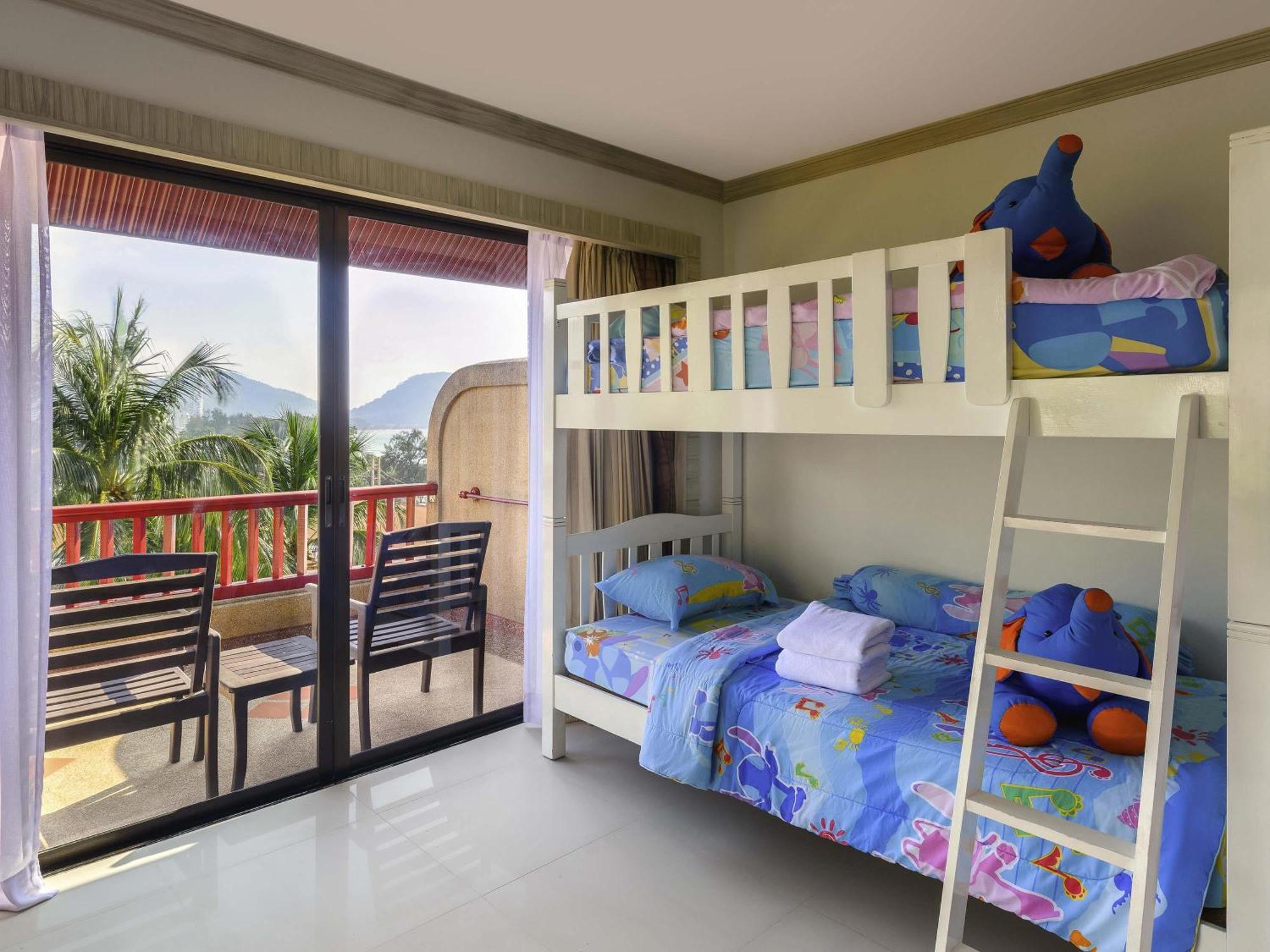 Family Room 1 King Bed 1 Bunk Bed,1729980924:JPEG